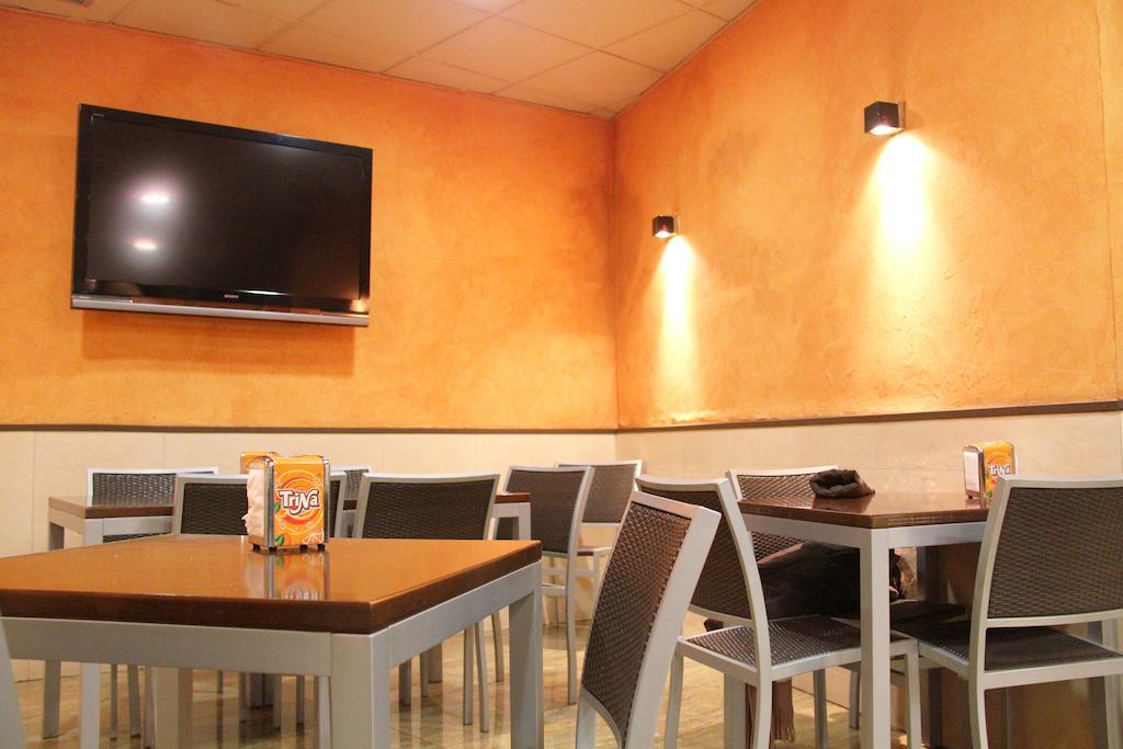 Hostal Cafeteteria Goya Барбастро Екстериор снимка
