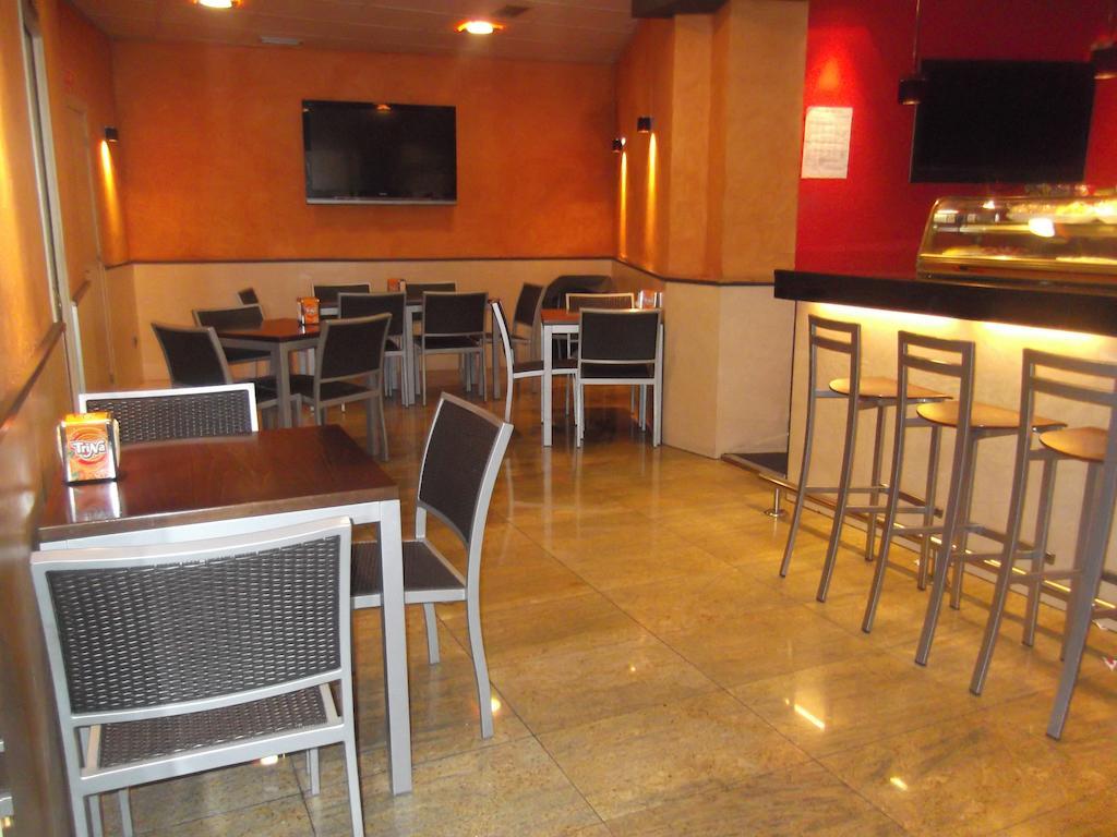 Hostal Cafeteteria Goya Барбастро Екстериор снимка