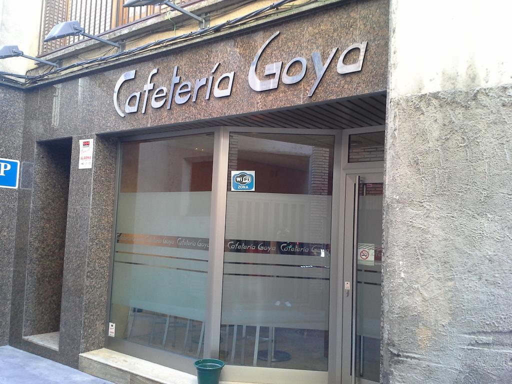 Hostal Cafeteteria Goya Барбастро Екстериор снимка