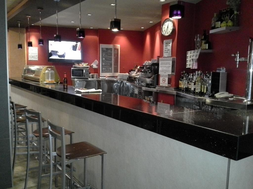 Hostal Cafeteteria Goya Барбастро Екстериор снимка